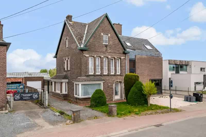 Huis te Koop Vurste: Te renoveren woning nabij Borgwal