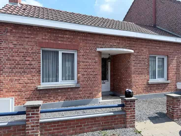 Huis Te Koop: 1 Slaapkamer, Tuin en Bijgebouw