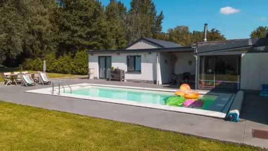 Bungalow met zwembad in Bassenge met ruime tuin en moderne voorzieningen