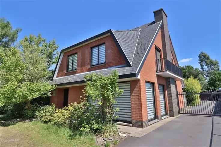 Villa Te Koop 1985m² 4 slaapkamers loods 90m²