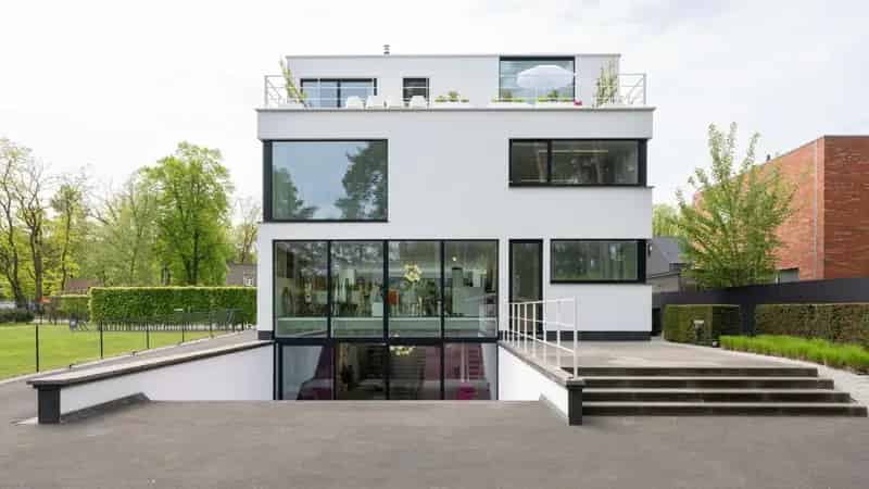 Winkelruimte en Woning te Grobbendonk: Atelier, Kantoren en Ruime Terrassen