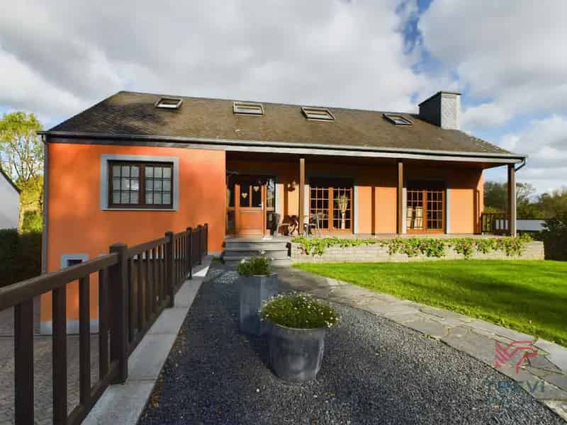Huis te huur Attert: Villa 5-6 slaapkamers, bureau, 2 badkamers