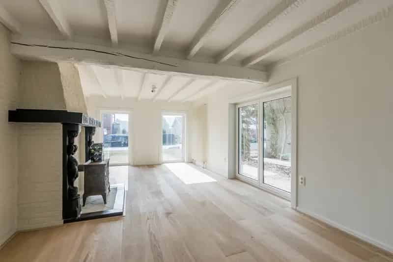 Gerenoveerde woning 3 slaapkamers ruime tuin te koop