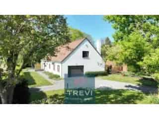 Huis te koop Hoves - Ruime villa met tuin en garage
