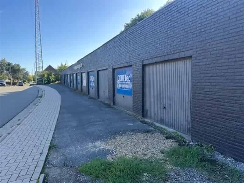 13 garages te Bevere