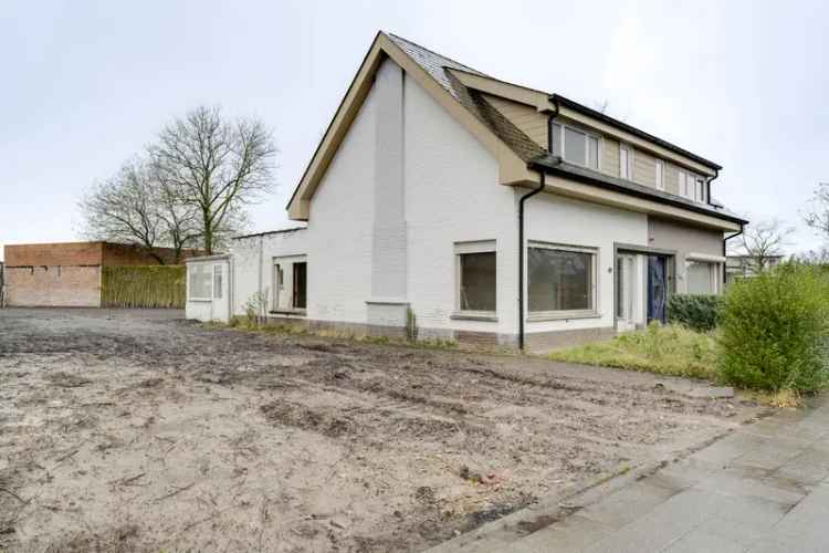 Te koop huis te renoveren in Lier met extra bouwgrond en mogelijkheden