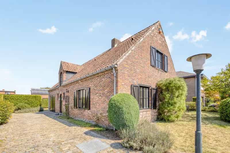 Authentieke villa nabij het centrum van Humbeek
