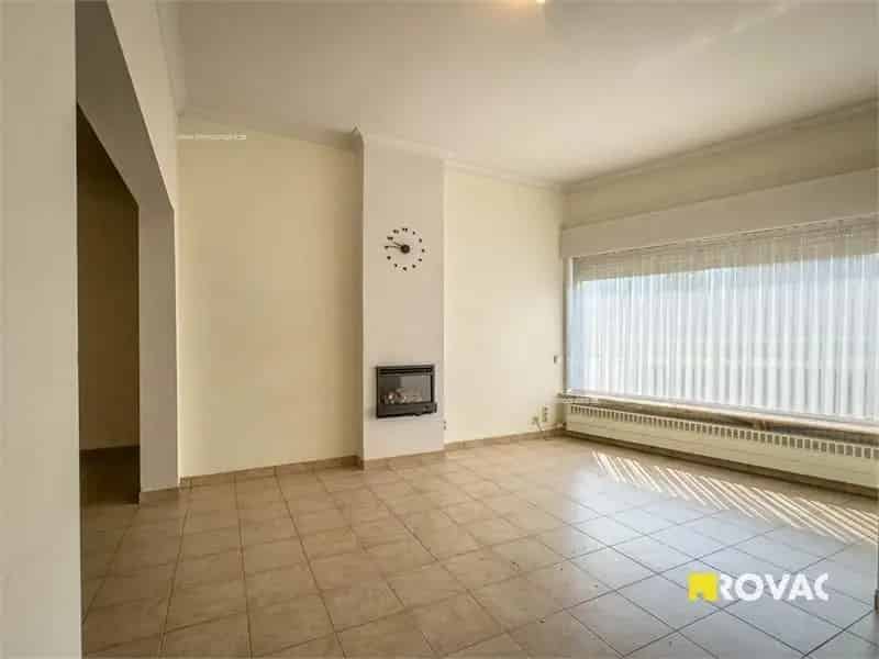 Te renoveren woning met 4 slaapkamers en loods te Staden