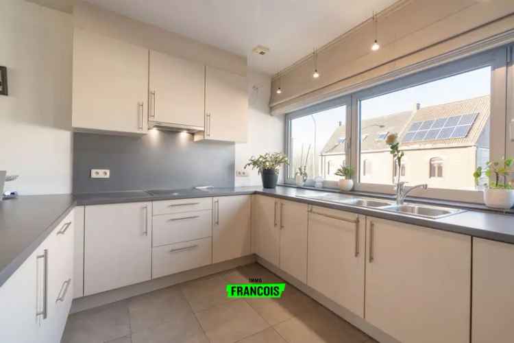 Ruime Bel-Etage Woning Met Kantoorruimte Te Koop Bambrugge