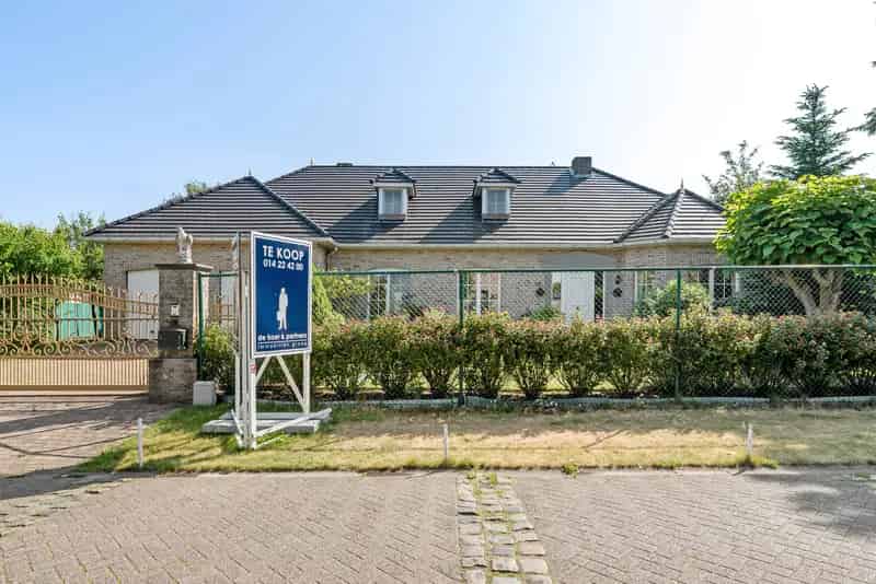 Ruime Villa te Huur 350m2 3-4 slaapkamers zwembad garage Arendonk