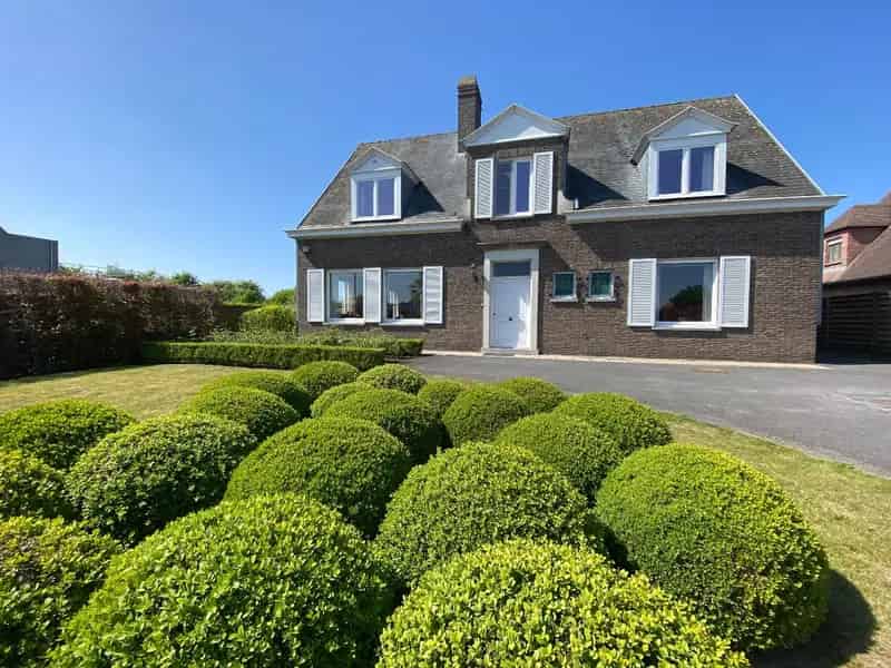 Huis te huur Waregem: Villa met 4 slaapkamers en bijgebouw