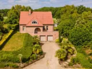 Villa te koop - 4 slaapkamers - tuin 1289m² - nabij stad
