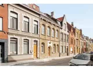 Herenhuis te koop Ieper 5 slaapkamers tuin garage