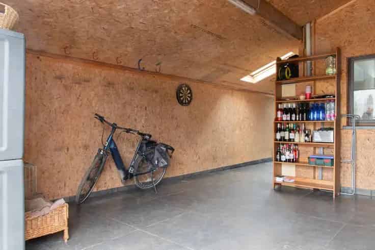 Huis te koop S Gravenwezel: Ruime gezinswoning nabij centrum
