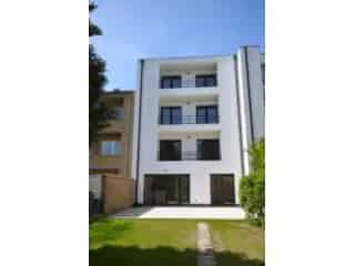 Appartement te huur Sint-Andries - Gerenoveerd gelijkvloers met garage en tuin
