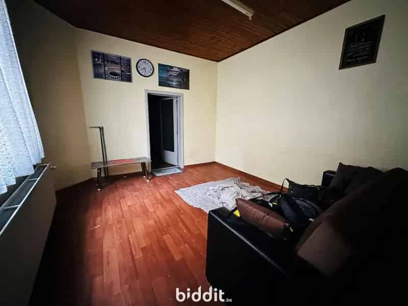 Te renoveren huis met garage 2 wooneenheden Sint-Joost-ten-Noode