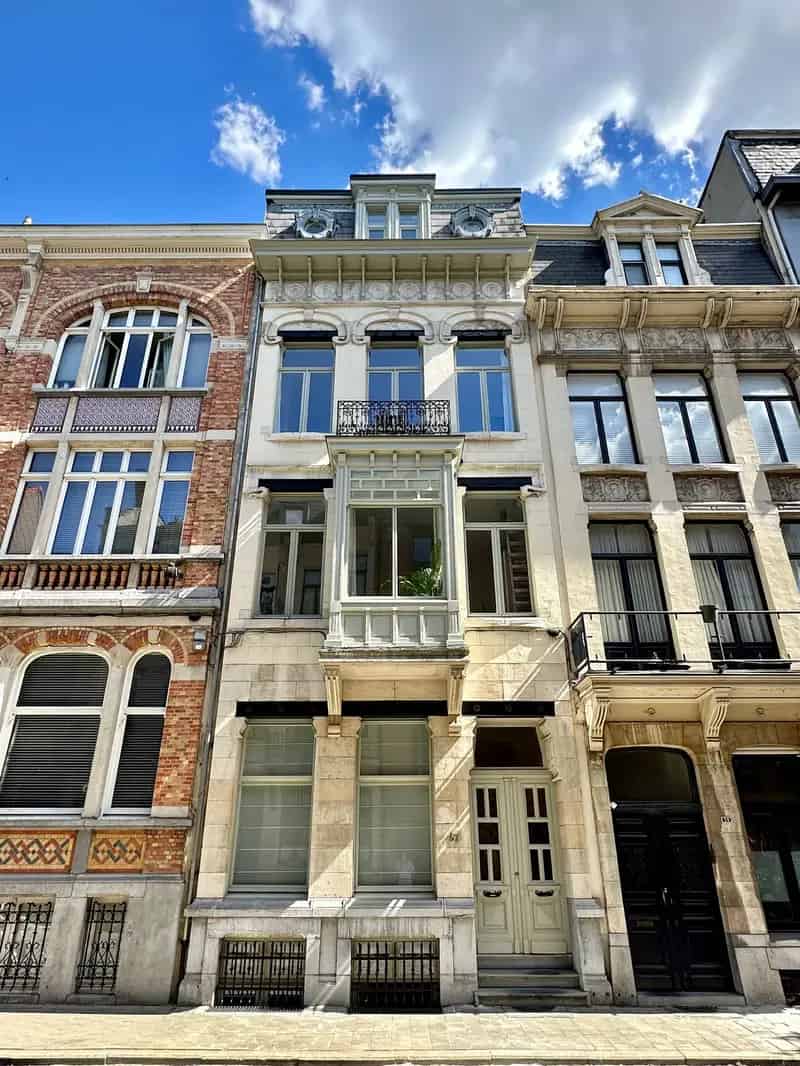 Herenhuis te koop: 6 slaapkamers, 3 badkamers, luxe renovatie
