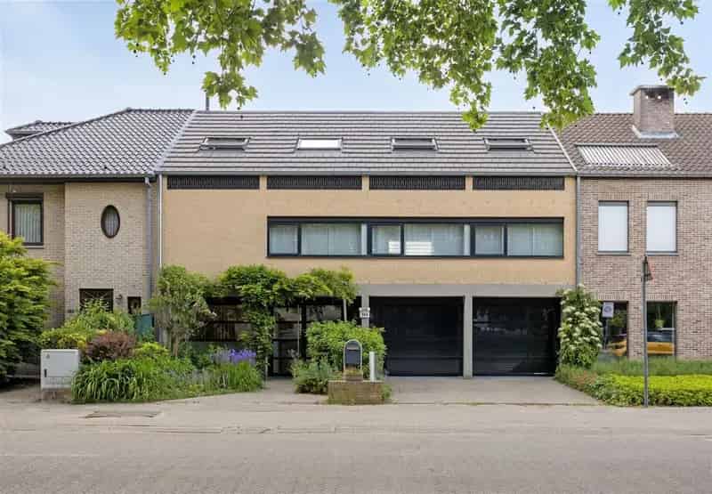 Huis te koop: 4 slaapkamers, praktijk, tuin, 307m²