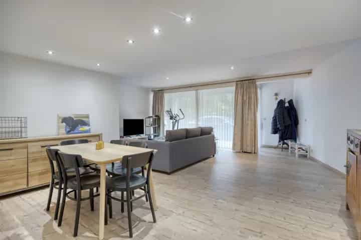 Gelijkvloers appartement te koop in Zele