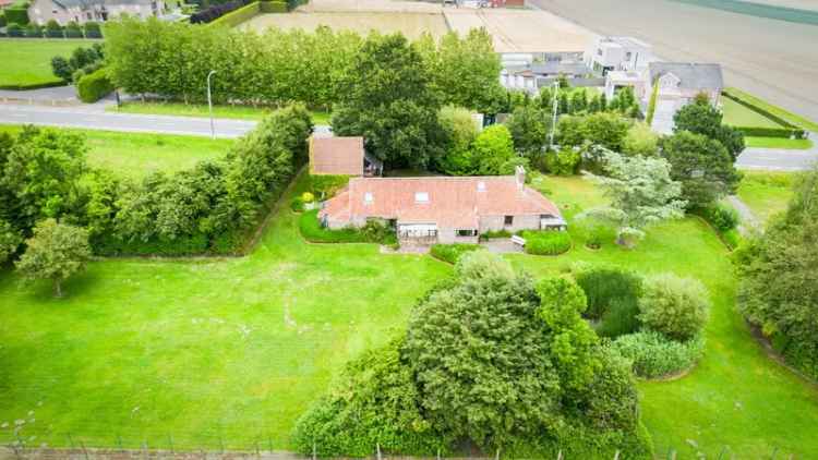 Betoverend Landhuis met 5 Slaapkamers in Meulebeke te koop