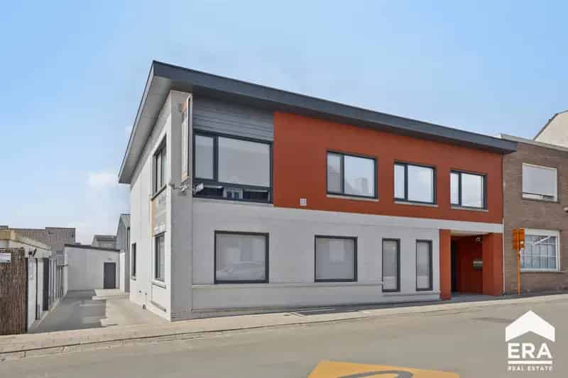 Huis te huur Koolskamp: 5 slaapkamers, 2 garages, werkruimte