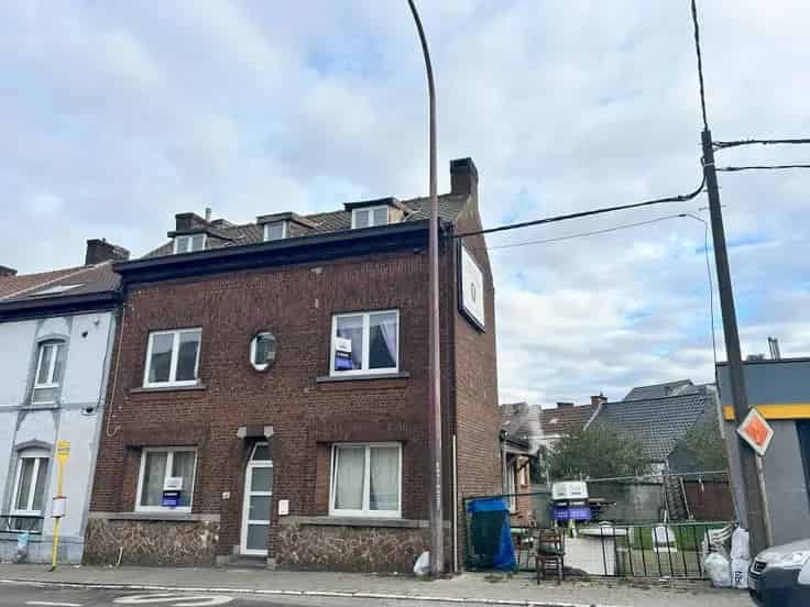 Ruime Huis Te Koop Nabij Voorzieningen Te Renoveren