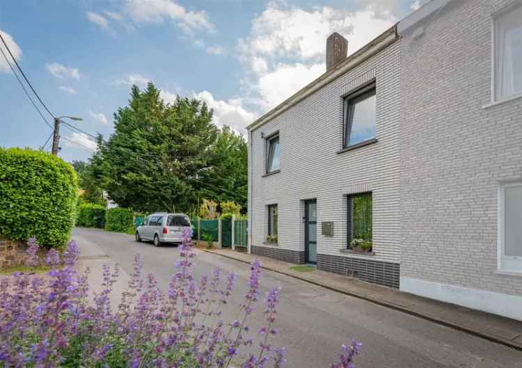 Volledig gerenoveerde woning met 4 slaapkamers