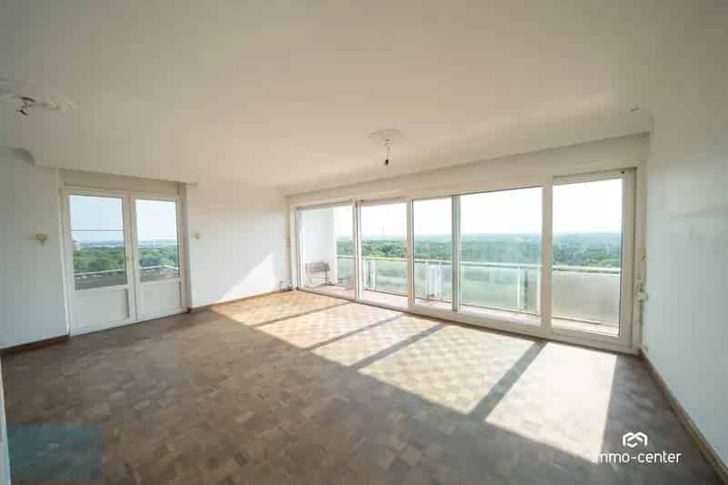 Ruim appartement 4 slaapkamers 3 terrassen Genk