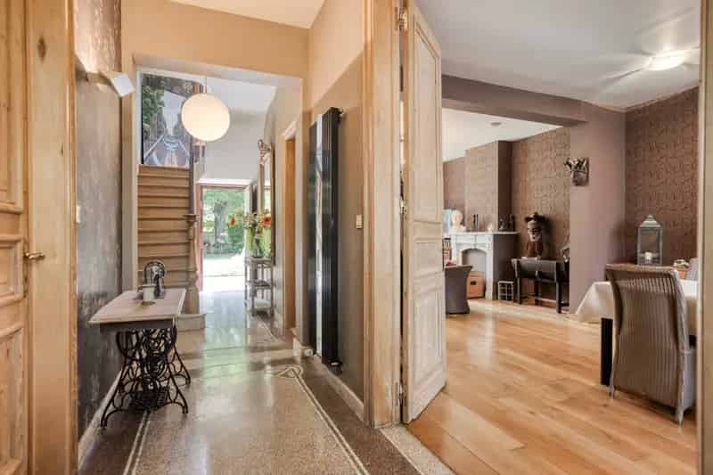 Huis te huur Woumen: Karakteristieke villa met 3 garages en grote tuin