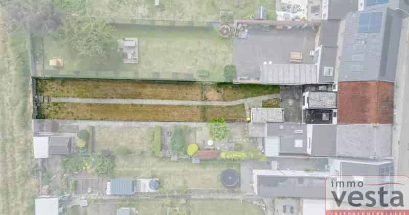 Landelijk gelegen, te renoveren woning