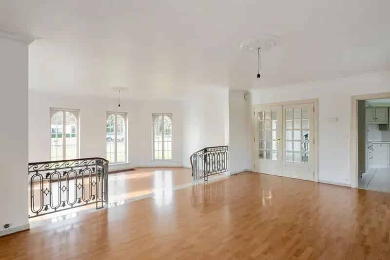 Riante Villa 4 Slaapkamers 2543m2 Perceel
