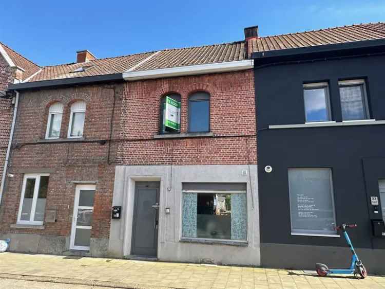 Uitgebroken woning met tuin nabij het centrum van Aalst.