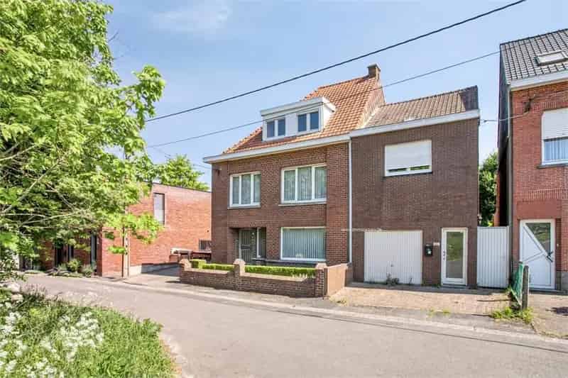 Huis te koop Aalbeke: 5 slaapkamers, gerenoveerd