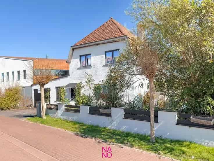 Ruime Villa te Koop in Westkapelle met Garage en Idyllische Tuin