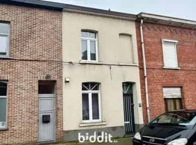 Rijwoning met tuin en kelder