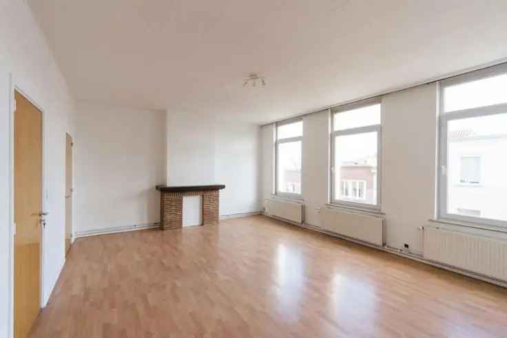 Te koop appartement met potentieel in Etterbeek, 2 slaapkamers mogelijk