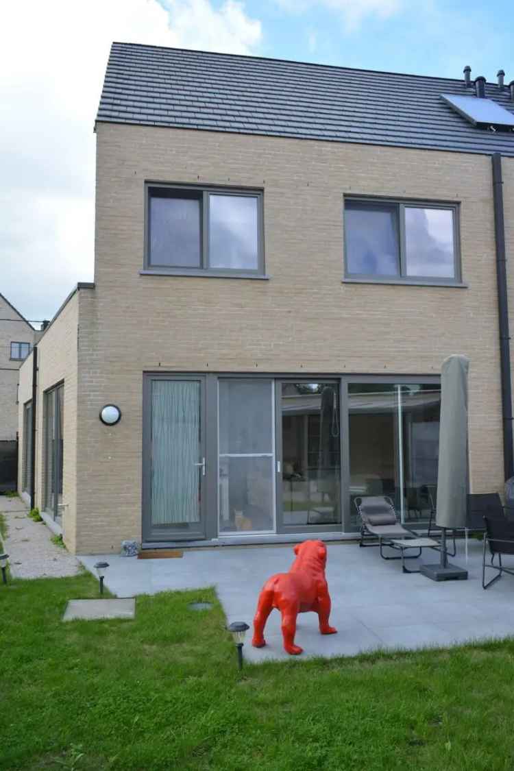 Woning met tuin nabij Donkmeer