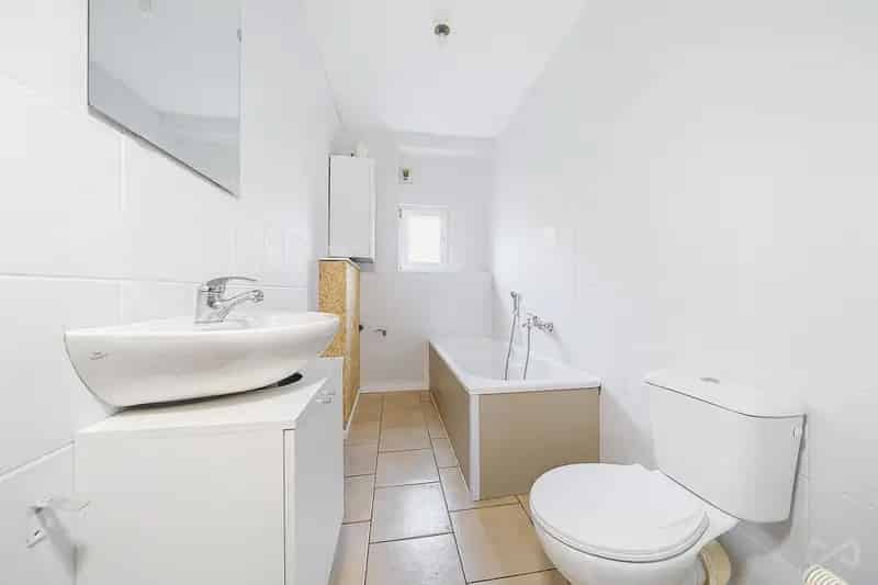 Te Koop: 2 Appartementen in Seraing met Bureau