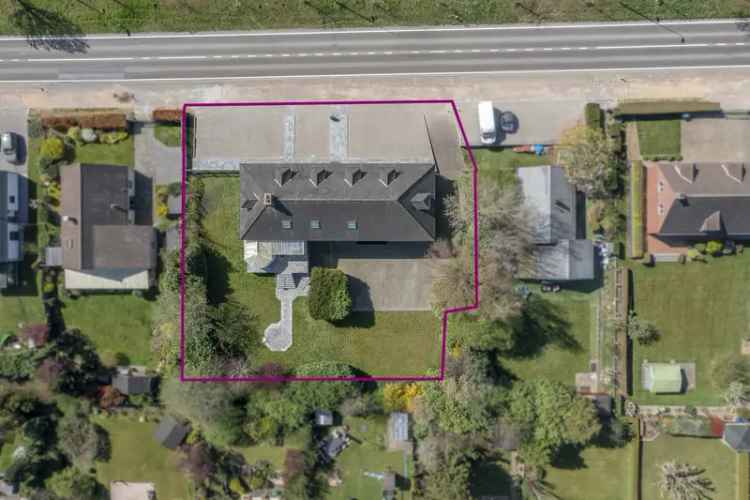 Villa met Kantoorruimtes te Meise