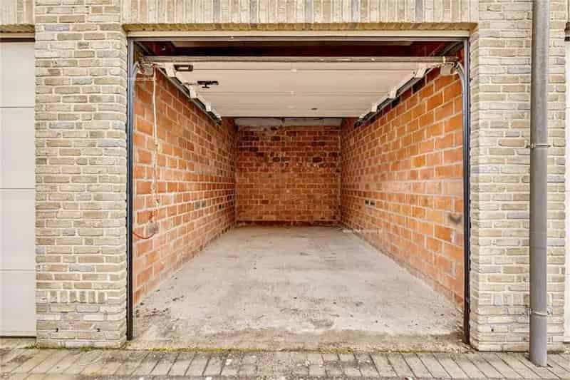 Garage te koop Lebbeke - Ruime garagebox nabij dorpskern