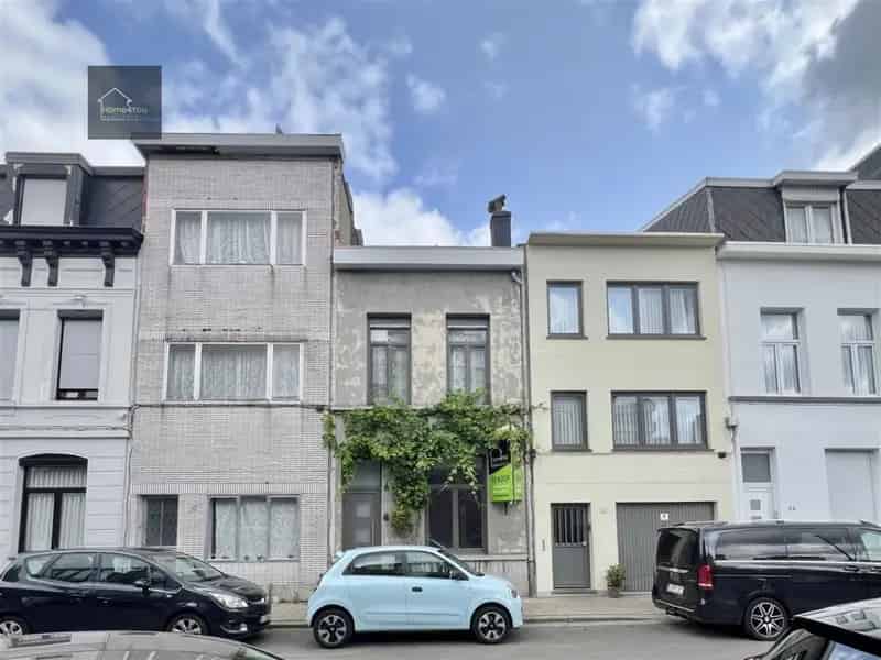 Huis te koop Borgerhout: 3 slaapkamers, zonnepanelen en stadskoer