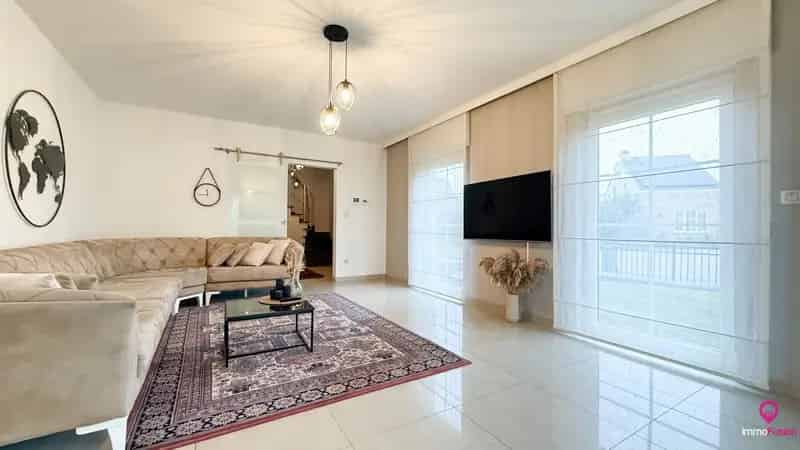 Ruime 4 Slaapkamers Recente Woning Te Koop