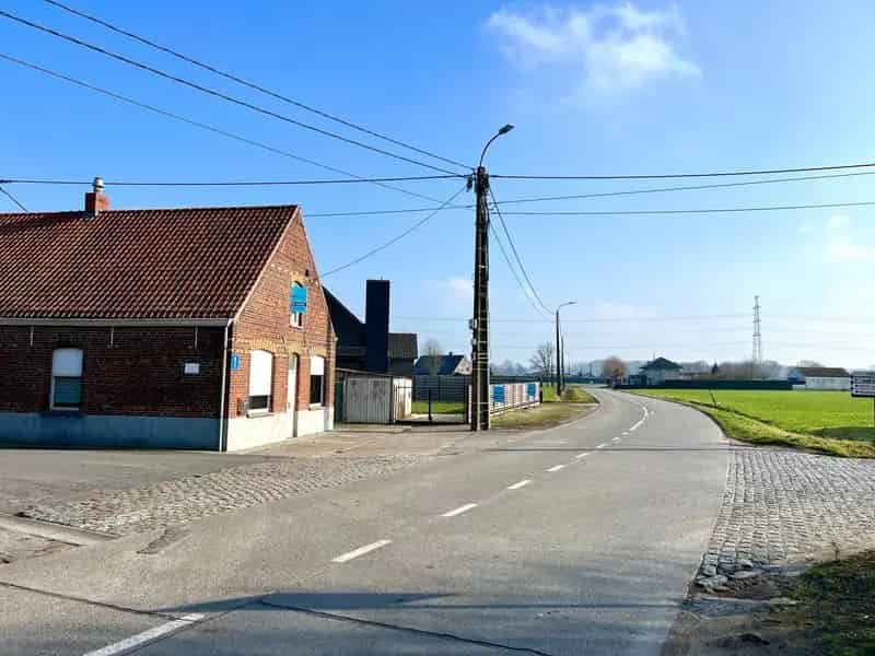 Te renoveren HOB met garage en tuin nabij Waregem