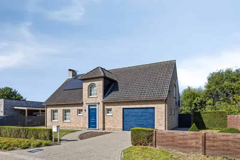 Instapklare woning met 3 ruime slaapkamers op 599 m² te OLV Olen !