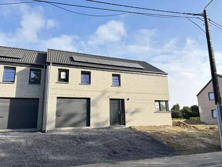 Moderne 3 Slaapkamers Huis te Koop Nabij Namur