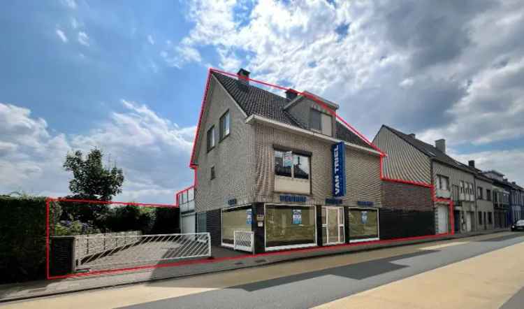 MULTIFUNCTIONEEL PAND MET DUPLEXAPPARTEMENT EN GARAGE