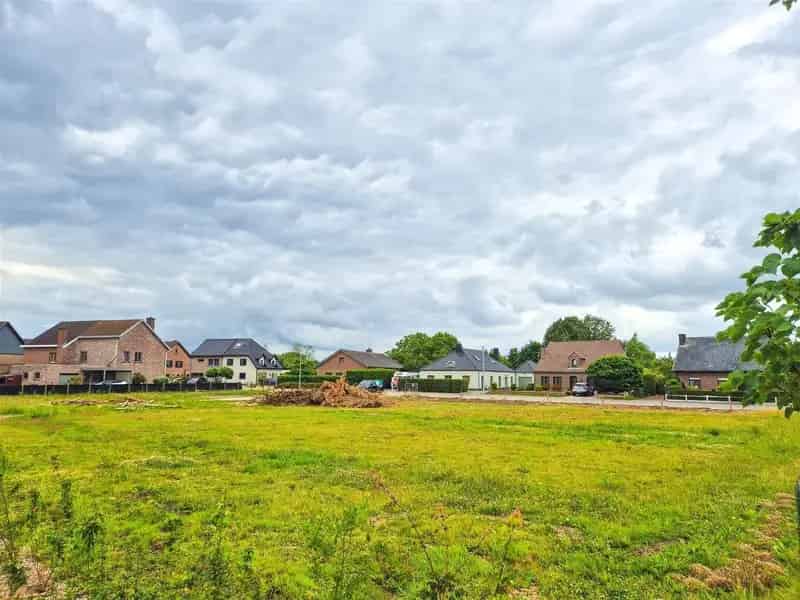 Bouwgrond Wichelen: Halfopen Bebouwing in Rustige Omgeving