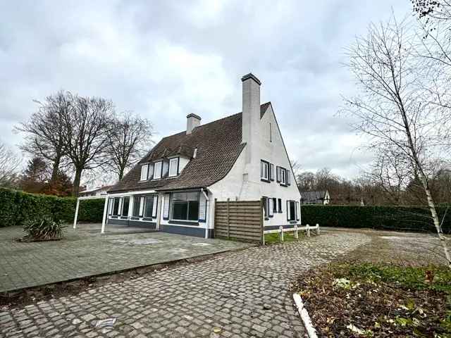 Villa te koop met tijdloze architectuur in Sint-Kruis