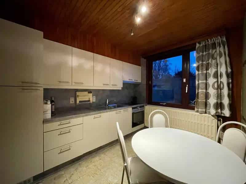Goedgelegen Rijwoning Te Renovatie