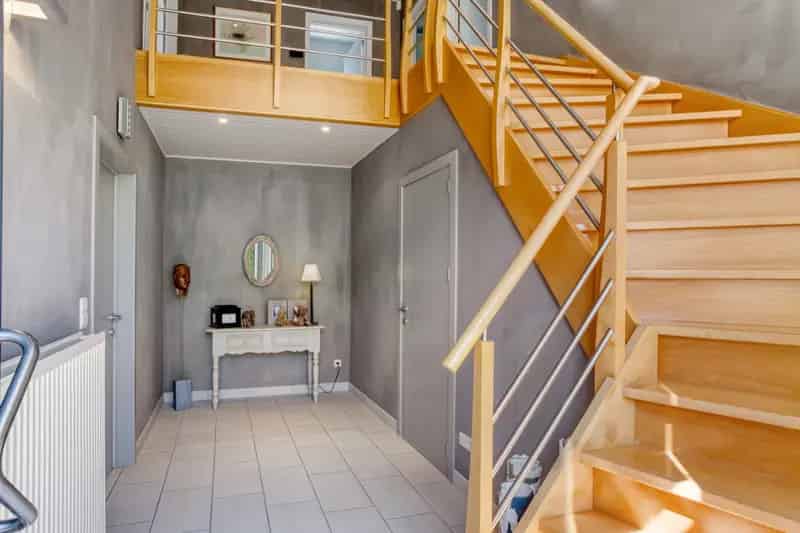 Huis te huur 4 slaapkamers Rustige ligging Grote tuin Bijgebouwen